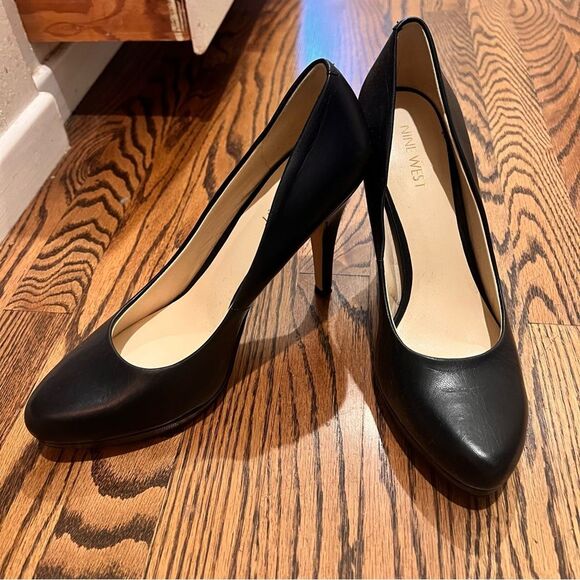 Nine West Rocha black leather almond toe slip on platform heels size 7.5 pumps - Picture 13 of 16